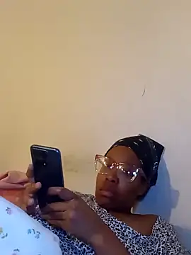 Snapshot of madamsensuale chatting on 7, 1, 2025 madamsensuale online show from 7, 1, 2025