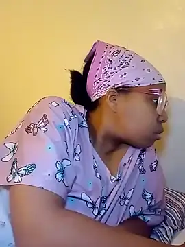 Snapshot of madamsensuale chatting on 22, 2, 2025 madamsensuale online show from 22, 2, 2025