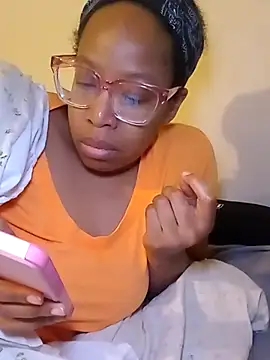 Snapshot of madamsensuale chatting on 1, 3, 2025 madamsensuale online show from 1, 3, 2025