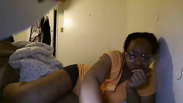 Snapshot of madamsensuale chatting on 6, 3, 2025 madamsensuale online show from 6, 3, 2025