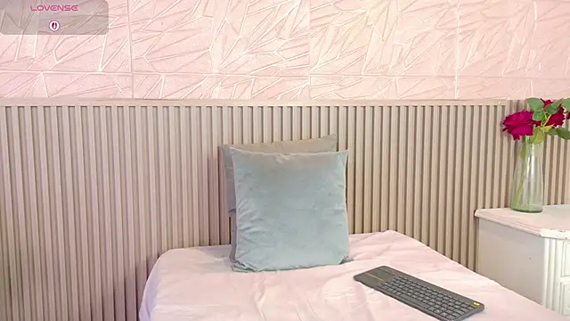 paula  cruzz online show from 15, 10, 2025