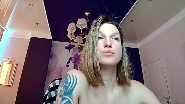 EmilyWalkeri online show from 10, 3, 2025