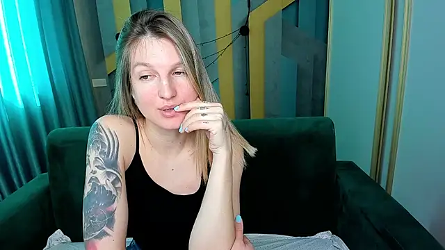 EmilyWalkeri online show from 16, 3, 2026