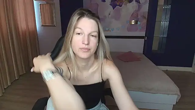 Snapshot of EmilyWalkeri chatting on 21, 7, 2026 EmilyWalkeri online show from 21, 7, 2026