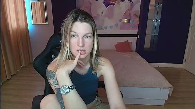 Snapshot of EmilyWalkeri chatting on 22, 7, 2026 EmilyWalkeri online show from 22, 7, 2026