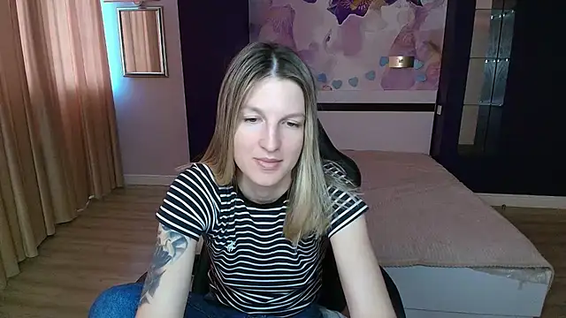Snapshot of EmilyWalkeri chatting on 27, 7, 2026 EmilyWalkeri online show from 27, 7, 2026