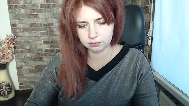 Snapshot of Lizzy_Love chatting on 4, 12, 2024 Lizzy Love online show from 4, 12, 2024
