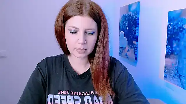 Snapshot of Lizzy_Love chatting on 13, 11, 2025 Lizzy Love online show from 13, 11, 2025