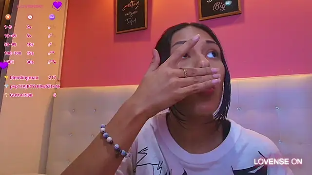 Snapshot of yourcuteneighbourr chatting on 7, 2, 2025 yourcuteneighbourr online show from 7, 2, 2025