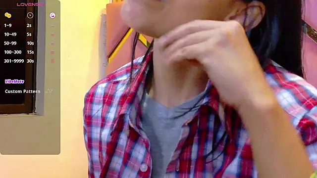 Snapshot of yourcuteneighbourr chatting on 9, 9, 2025 yourcuteneighbourr online show from 9, 9, 2025