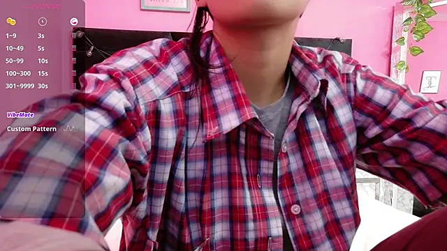 Snapshot of yourcuteneighbourr chatting on 10, 9, 2025 yourcuteneighbourr online show from 10, 9, 2025