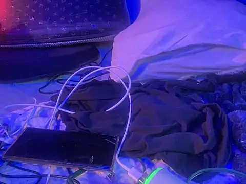 gurlnips online show from 13, 9, 2025