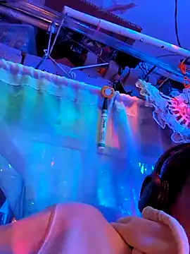 gurlnips online show from 11, 10, 2025