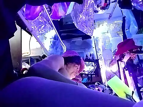 gurlnips online show from 9, 4, 2026