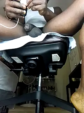 Snapshot of Hugedick0071 chatting on 19, 2, 2025 Hugedick0071 online show from 19, 2, 2025