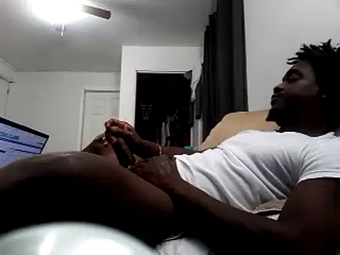 Snapshot of Hugedick0071 chatting on 13, 11, 2025 Hugedick0071 online show from 13, 11, 2025