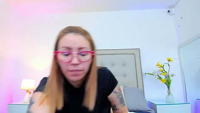 IsisDuzan online show from 8, 3, 2025