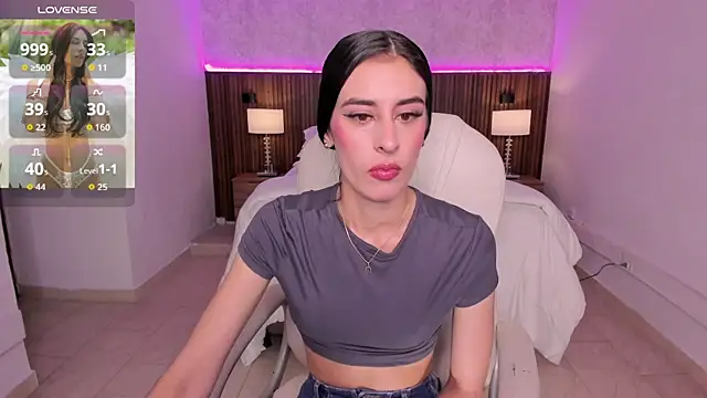 Snapshot of karlaa_james chatting on 17, 6, 2026 karlaa james online show from 17, 6, 2026
