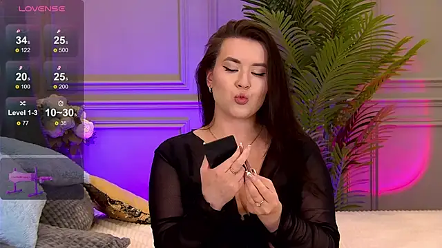 TrishaWinslet online show from 10, 2, 2025