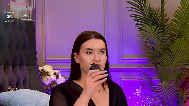 TrishaWinslet online show from 10, 2, 2025