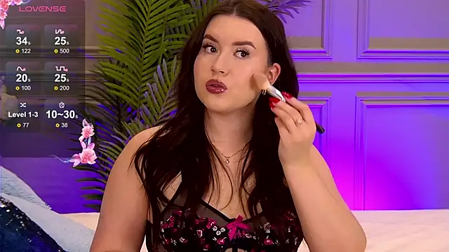 TrishaWinslet online show from 4, 3, 2025