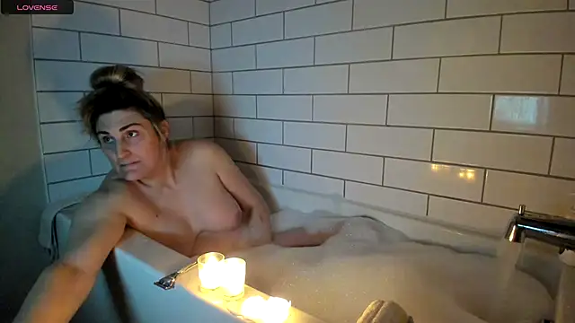 Snapshot of ImLeanneLawson chatting on 24, 2, 2025 ImLeanneLawson online show from 24, 2, 2025