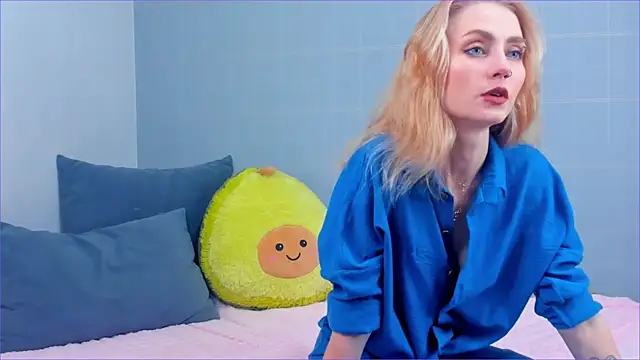 Snapshot of MarthaGees chatting on 1, 2, 2025 MarthaGees online show from 1, 2, 2025