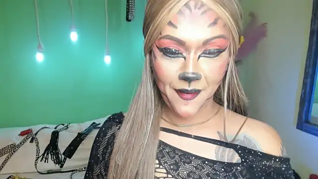 angelina james  online show from 13, 10, 2025