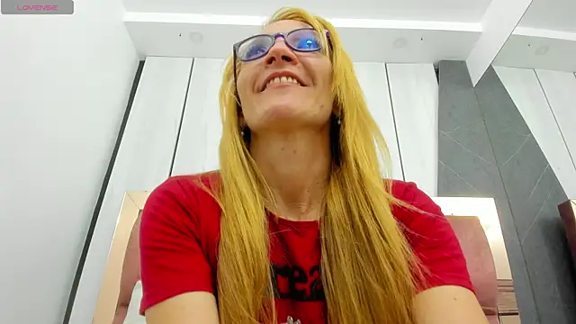 Snapshot of maddy_cartter chatting on 2, 2, 2025 maddy cartter online show from 2, 2, 2025