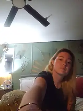 Snapshot of ashlynnstarr chatting on 6, 8, 2026 ashlynnstarr online show from 6, 8, 2026