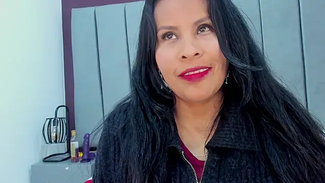 Anthonelaa   online show from 3, 3, 2025