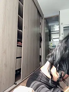 Effy Bonny online show from 15, 12, 2025