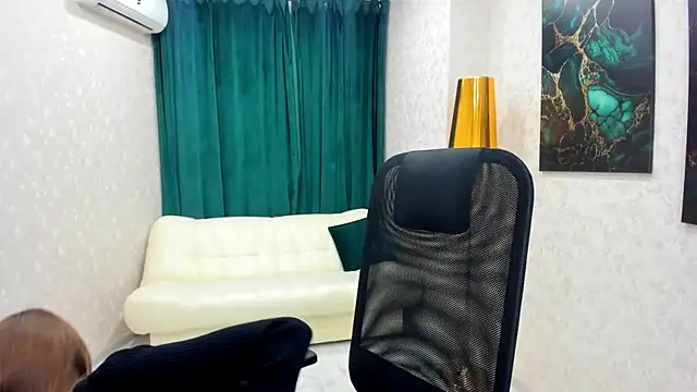 MileyWings online show from 28, 1, 2025