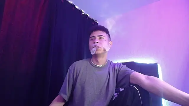 Snapshot of sexybat_twink chatting on 14, 12, 2024 sexybat twink online show from 14, 12, 2024