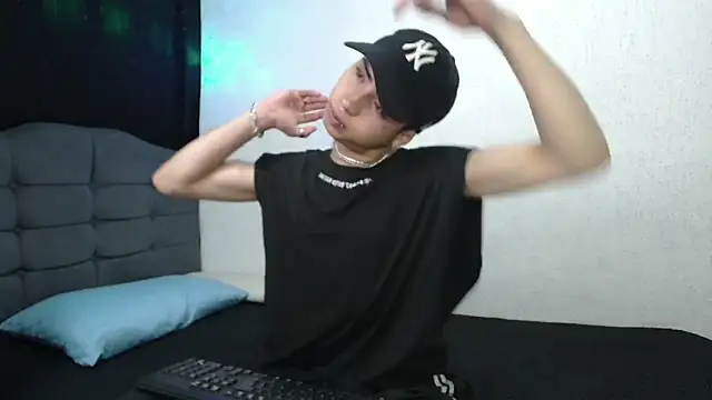 Snapshot of sexybat_twink chatting on 23, 1, 2025 sexybat twink online show from 23, 1, 2025