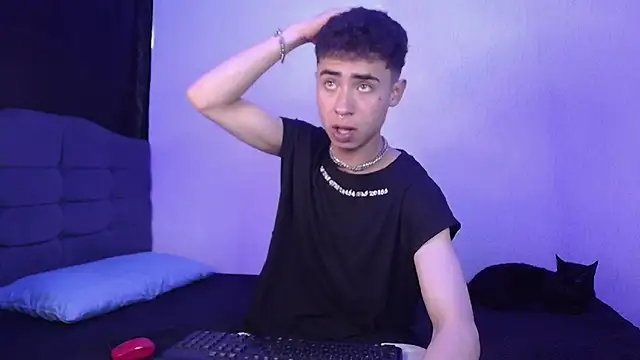 Snapshot of sexybat_twink chatting on 9, 2, 2025 sexybat twink online show from 9, 2, 2025