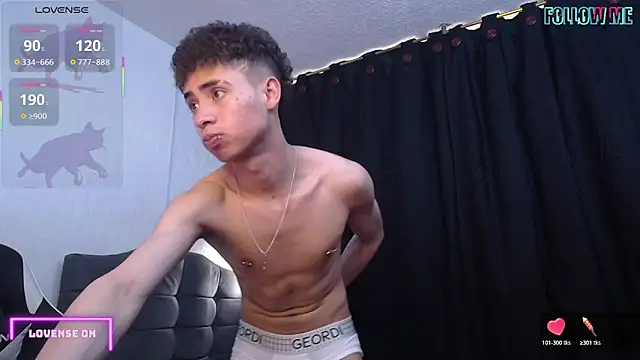 Snapshot of sexybat_twink chatting on 27, 10, 2025 sexybat twink online show from 27, 10, 2025