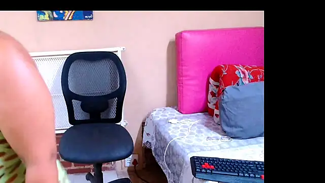 Snapshot of CurvyAfricanGoddess chatting on 10, 12, 2024 CurvyAfricanGoddess online show from 10, 12, 2024