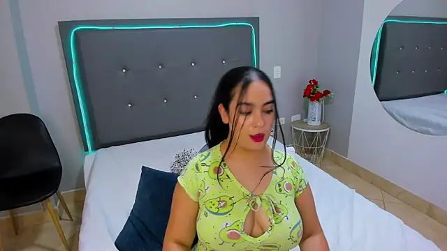 Snapshot of emma_lye chatting on 4, 12, 2024 emma lye online show from 4, 12, 2024