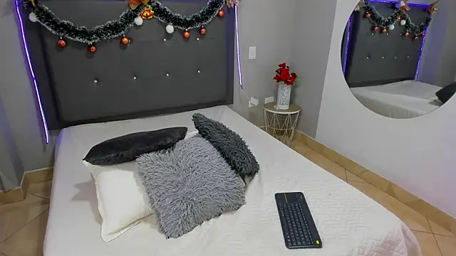 Snapshot of emma_lye chatting on 22, 12, 2024 emma lye online show from 22, 12, 2024