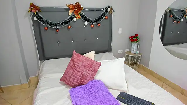 Snapshot of emma_lye chatting on 31, 12, 2024 emma lye online show from 31, 12, 2024