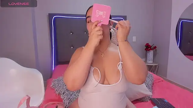 Snapshot of emma_lye chatting on 4, 10, 2025 emma lye online show from 4, 10, 2025