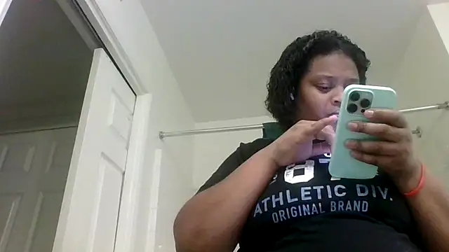 Snapshot of Prettynthick12 chatting on 15, 2, 2026 Prettynthick12 online show from 15, 2, 2026