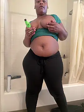 Snapshot of Prettynthick12 chatting on 2, 4, 2026 Prettynthick12 online show from 2, 4, 2026