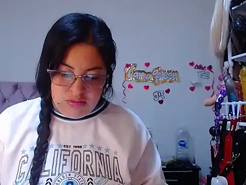 lanaqueen699 online show from 14, 4, 2026