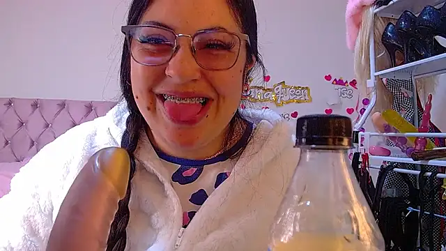 Snapshot of lanaqueen699 chatting on 25, 6, 2026 lanaqueen699 online show from 25, 6, 2026