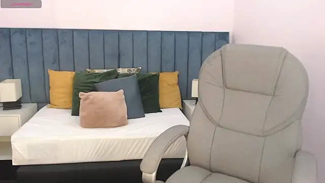 april bunnyy online show from 17, 12, 2025