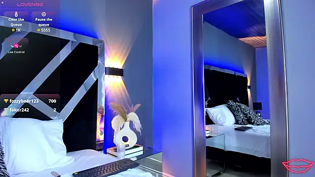 Larabrooks online show from 5, 2, 2025