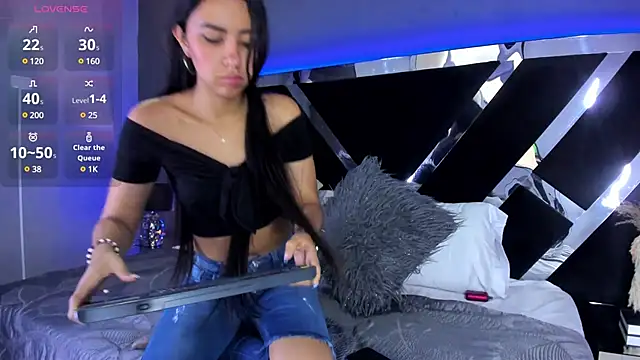 Larabrooks online show from 12, 3, 2025