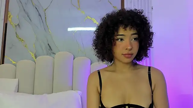 Snapshot of OSHUN_ chatting on 19, 2, 2025 OSHUN online show from 19, 2, 2025